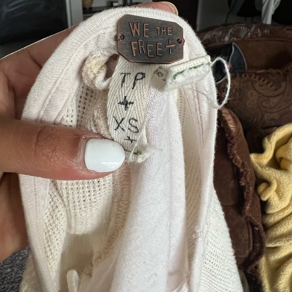 *WE THE FREE* Graphic T shirt - Picture 4 of 4